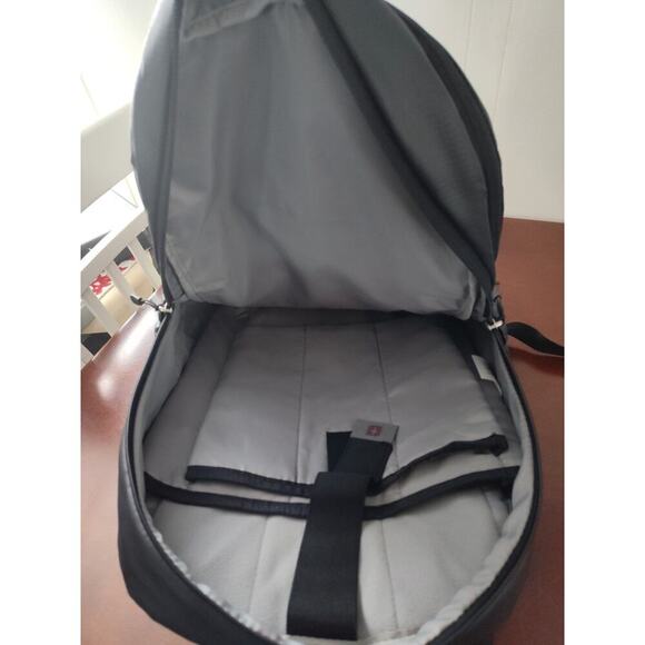 Swiss Tech Unisex Bungee 20 Liter Backpack for School or Work, BlackNOT FOR
SALE - Picture 6 of 10